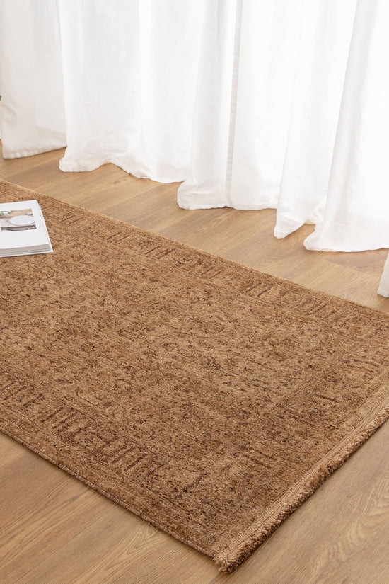 Heritage Distressed Border Mustard Runner- H105: (Different Tassel)