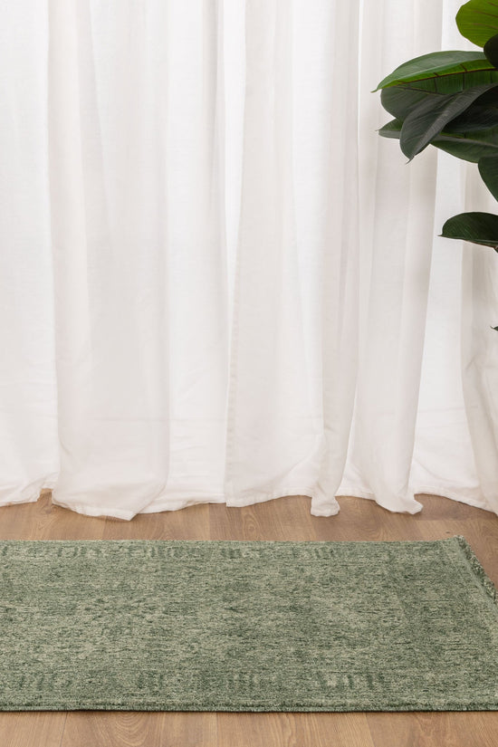 Heritage Distressed Border Green Runner- H107: (Different Tassel)