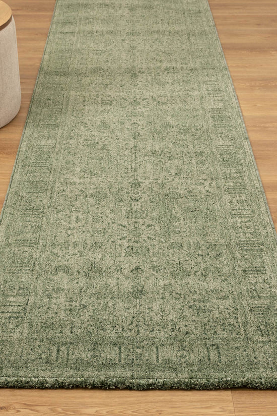 Heritage Distressed Border Green Runner- H107: (Different Tassel)