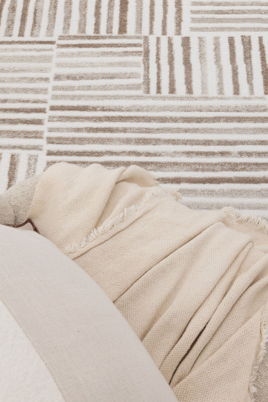 Wellington Geometric Lines Brown Rug - W001