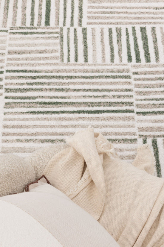 Wellington Geometric Lines Green Rug - W005